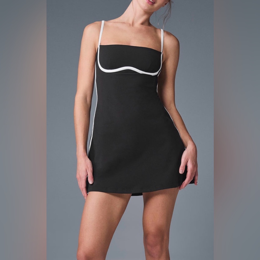 Alo yoga airbush streamlined dress in black/white. Size XS